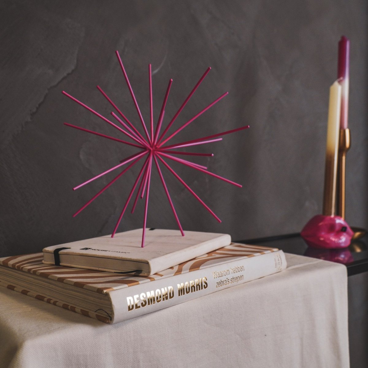 Ornament Vuurwerk Metaal Neon Roze 25x25x25cm
