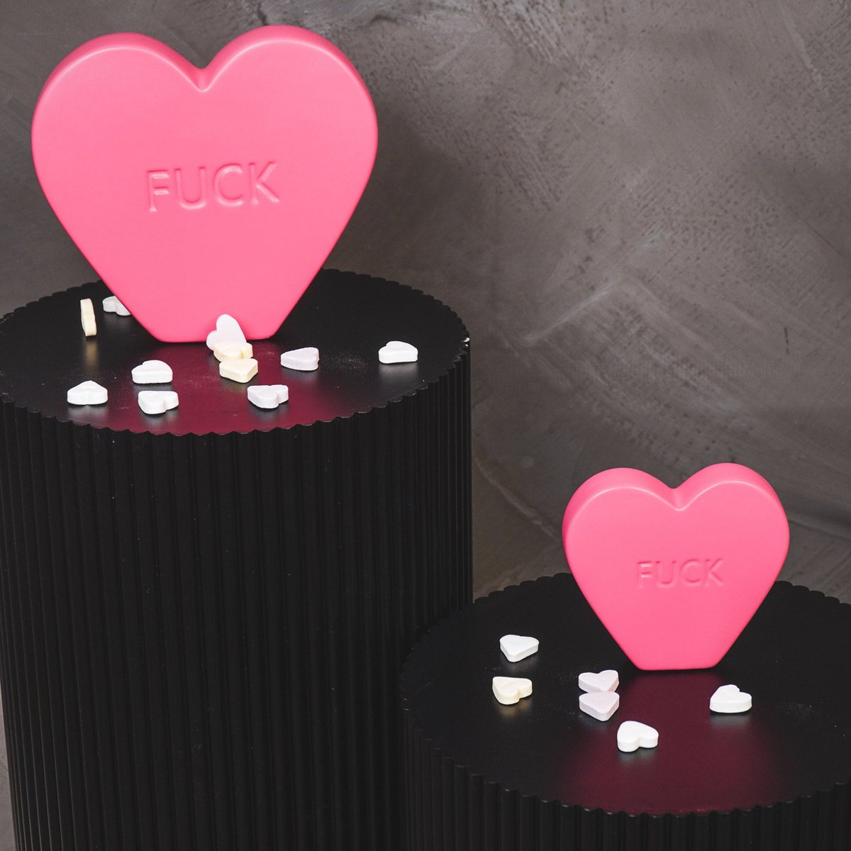 Ornament Candy Heart 'FUCK' Neon Roze 13x4x11,5cm