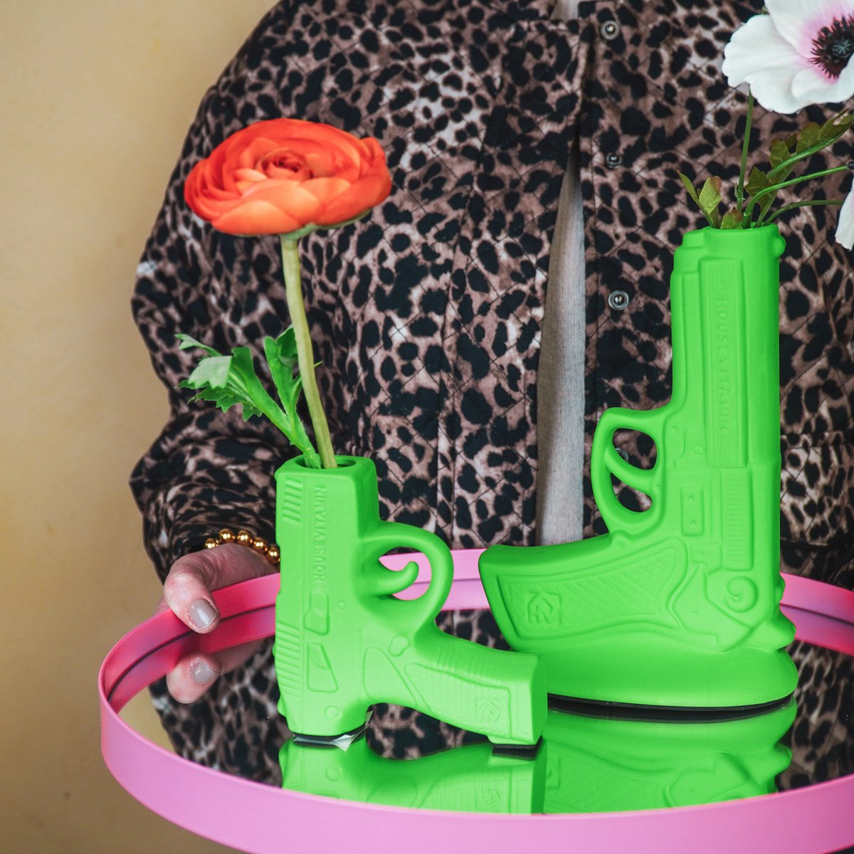 Vaas Pistool Keramiek Neon Groen 15x9x23cm