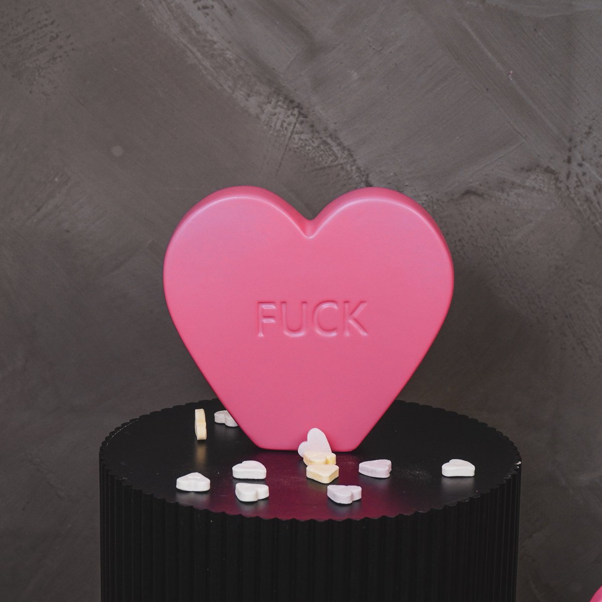 Ornament Candy Hart 'FUCK' Neon Roze 20x4x18,5cm