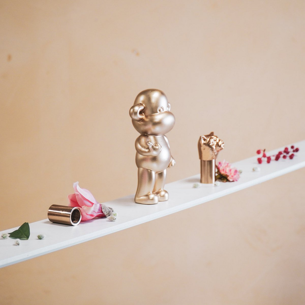 Ornament Aap 'de legende' polyresin goud 11x7x19cm