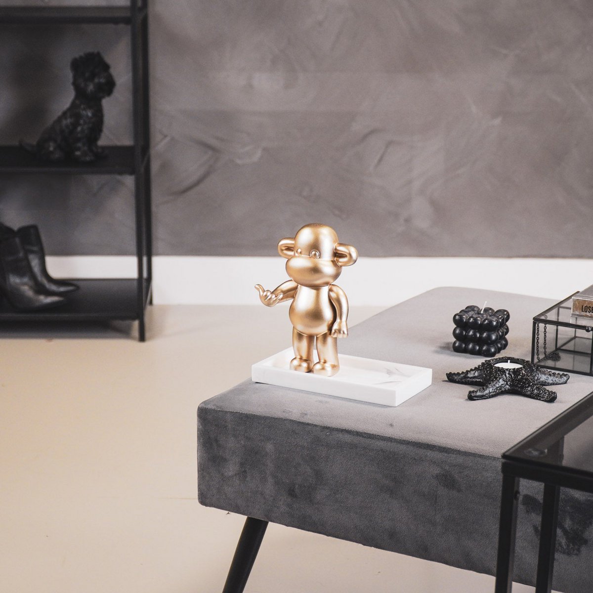 Ornament Aap 'de legende' polyresin goud 11x7x19cm
