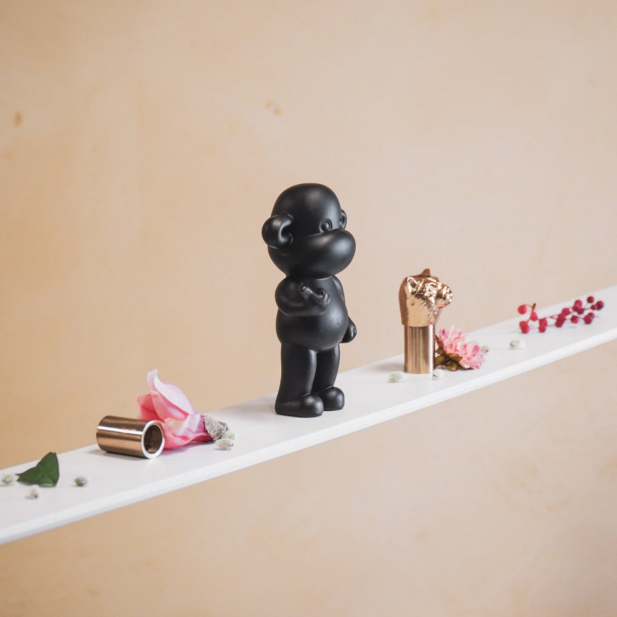 Ornament Aap 'de legende' zwart 11x7x19cm