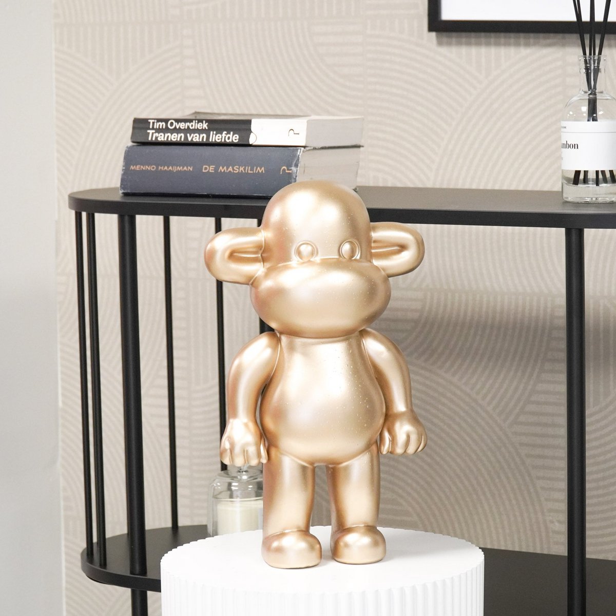 Ornament aap 'de legende' polyresine goud 33x21x50cm