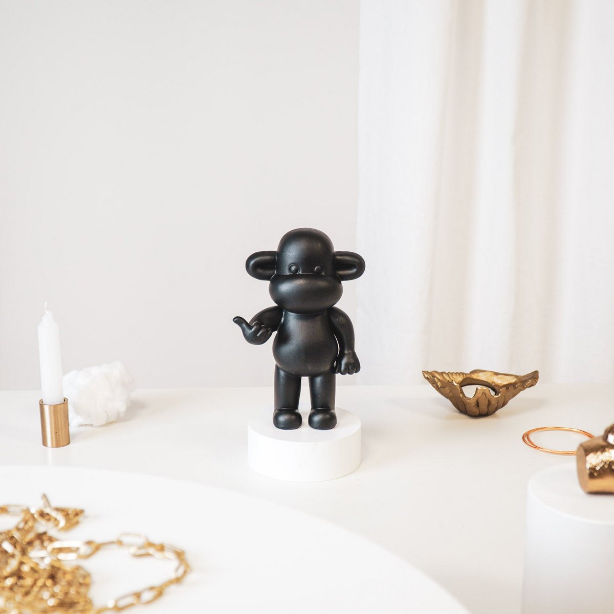 Ornament Aap 'de legende' zwart 11x7x19cm