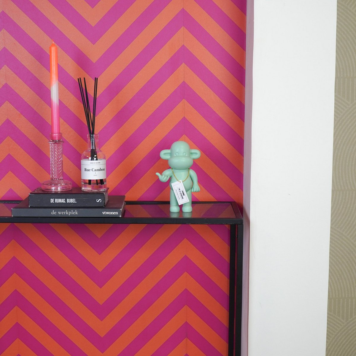 Ornament Aap 'The Legend' Polyresin Mintgroen 11x7x19cm