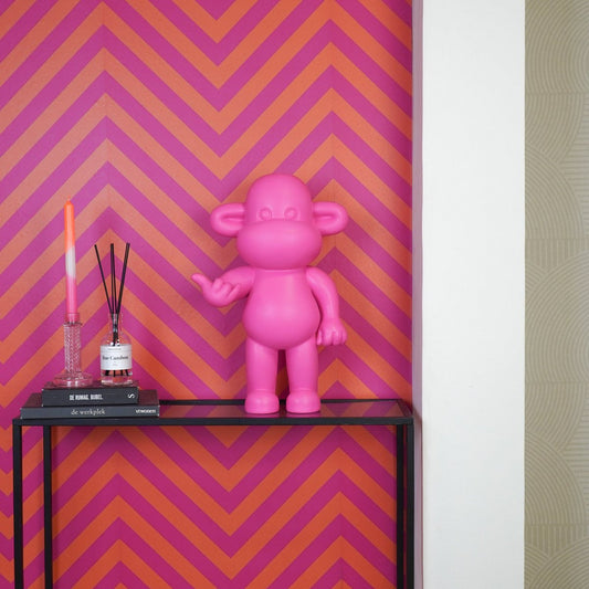 Ornament Aap 'de legende' polyresin roze 33x21x50cm