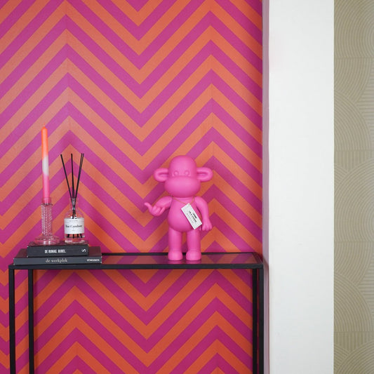 Ornament Aap 'de legende' polyresin roze 20,5x13,5x35cm
